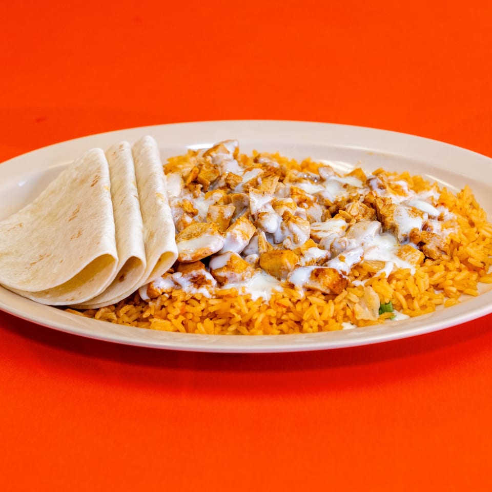 Arroz con Pollo served with tortillas.