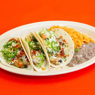 Tres Tacos / Three Tacos