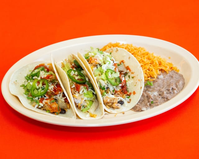 Tres Tacos / Three Tacos.